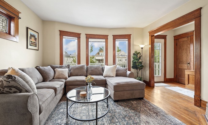 North Buffalo Apartment | Cozy Upper 3 bed 2 full bath + loft + balcony