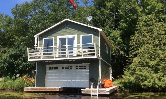 Seguin Cottage | Cozy Upper Boathouse For Rent