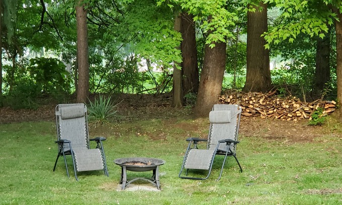 Sharon Apartment | Cozy Upper Cottage - 1 Bdrm, 1 Bath upper level apartment with private entrance.