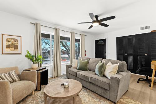 Royal Oak Apartment | Cozy Upper Flat King Bed in Central Location