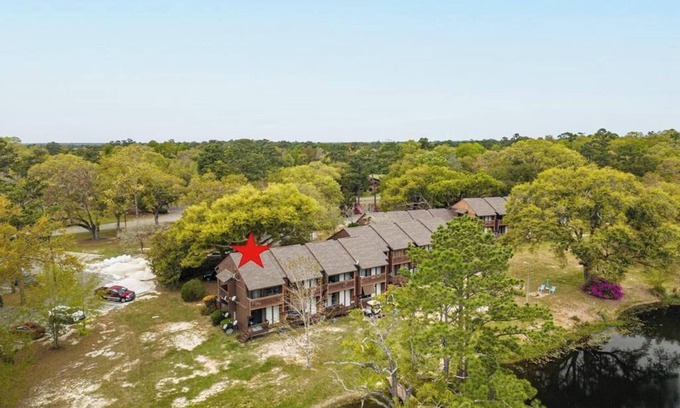 Diamondhead Condo | Cozy upstairs Studio Condo at Diamondhead overlooking the Lake & Country Club