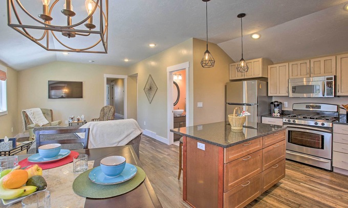 Ludington Apartment | Cozy & Urban Ludington Apt ~ 1 Mi to Lake Michigan