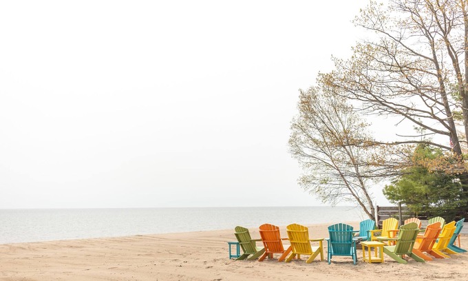 Au Sable Cottage | Cozy cabin on Lake Huron! nFirepit, grills, patio chairs and more!