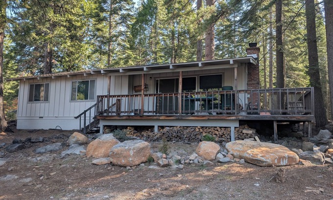 Lake Almanor Country Club House | Cozy 2-bedroom Cabin in Lake Almanor Country Club with ample parking