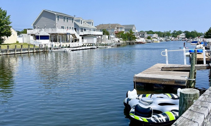Mystic Island House | Cozy Waterfront Cottage Near Historic Town-Pets OK