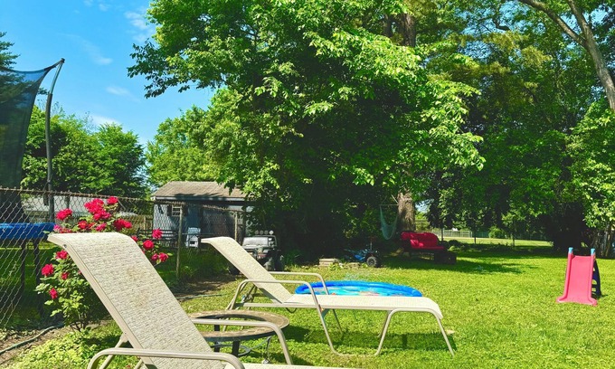 Wallingford House | Cozy with A Huge Yard-5 minutes Swarthmore & Widner 11 mins from PHL