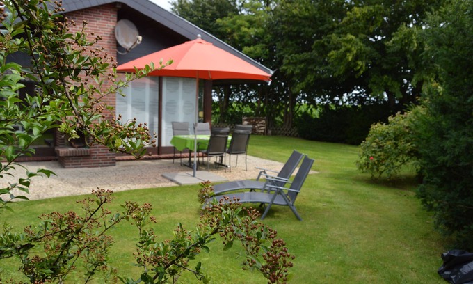 Tossens House | Cozy vacation home quiet location, edge of field with over 700m² fenced garden