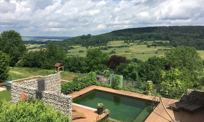 Weissenburg in Bayern Apartment | Cozy vacation apartment with swimming pond