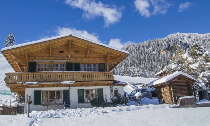 Adelboden Apartment | Cozy vacation apartment directly on the "Chuenisbergli" ski slope.