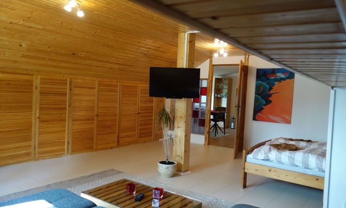 Ronsberg Apartment | Cozy vacation apartment by the forest & ski lift with roof terrace