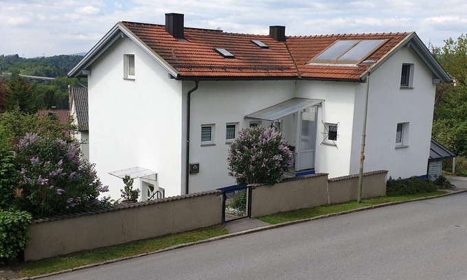 Freyung Apartment | Cozy vacation apartment (63 sqm) for up to three people with terrace and garden furniture