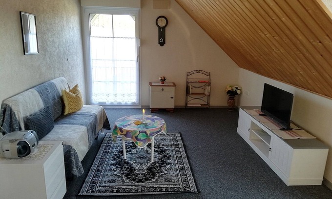 Naila Apartment | Cozy vacation apartment with far-reaching views of the countryside for 1 - 2 people. Close to nature!
