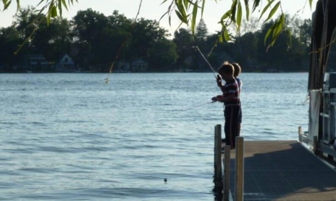 Howell House | Cozy Vacation Cottage on All Sports Lake Chemung ~ Includes Kayaks!