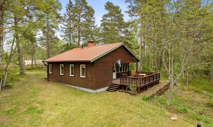 Vaddo House | Cozy vacation home in the forest - 10 min. walk from the beach
