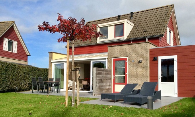 Hoofdplaat House | Cozy vacation home on the beautiful coast of Zeeland for 5 people
