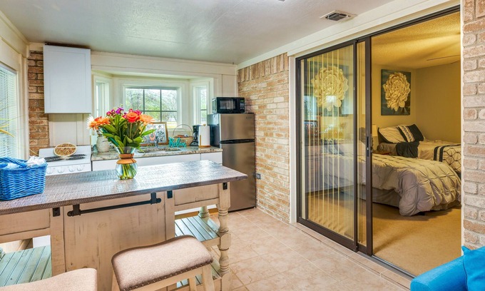 Victoria Apartment | Cozy Victoria Vacation Rental - 1 Mi to Town!