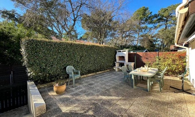 Capbreton Villa | Cozy Villa Near Beach with Shared Pool, Patio, and Parking