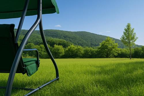 Piatra Neamt Villa | Cozy Villa with a Beautiful View, Terrace and Nature