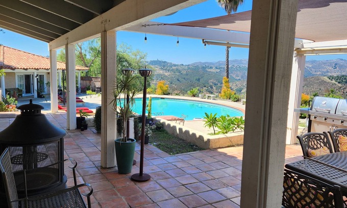 Fallbrook Villa | Cozy villa with bedroom and King Size Bed and WiFi, AC in superb Fallbrook.