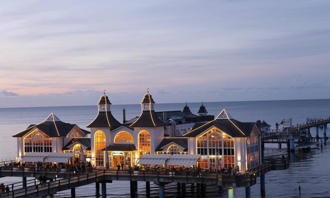 Sassnitz Villa | Cozy villa with lake view, garden terrace