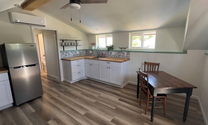 Canon City House | Cozy Vintage Carriage House Retreat