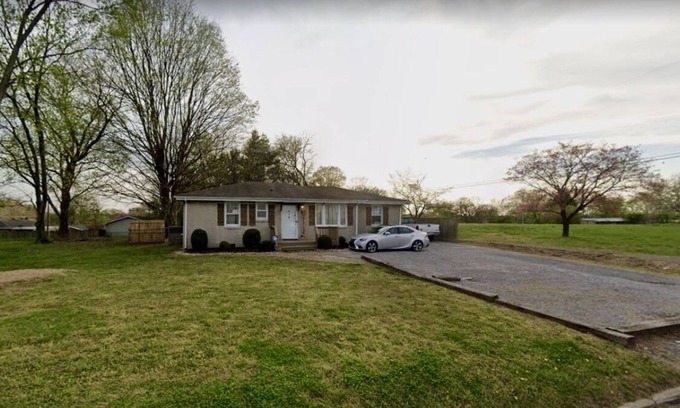Old Hickory House | Cozy Vintage Cottage