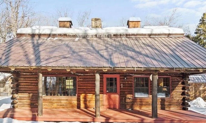 Stratton Mountain Cabin | Cozy VT Retreat 5 Minutes from Stratton - Ski, Swim, Escape