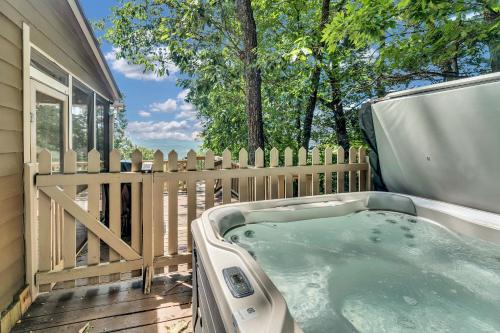 Walnut Mountain House | Cozy Walnut Mountain Cabin with Hot Tub & Views