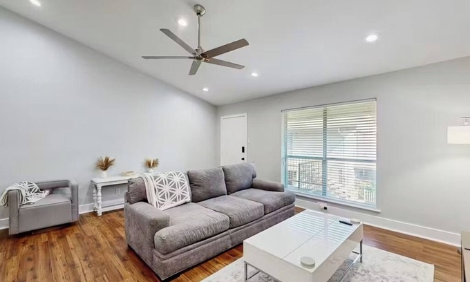 Park Central Condo | Cozy warm Condo 10min from Downtown