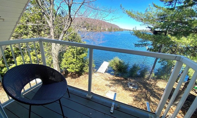 Chertsey Ski Chalet | Cozy Water Front Panoramic View and Spa
