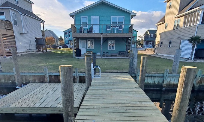 Colington Harbour House | Cozy Waterfront beach cottage with private dock and gorgeous views!