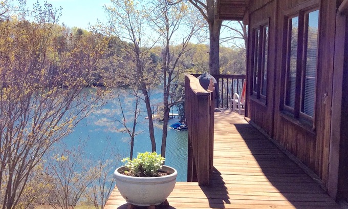 Huddleston House | Cozy Waterfront Cottage - Cabin 7 Cedar Key, No Wake Cove, Great Views!