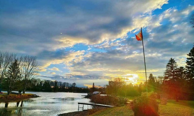 Ramara Cottage | Cozy Waterfront Cottage with Pool/Sauna/BBQ/Wifi