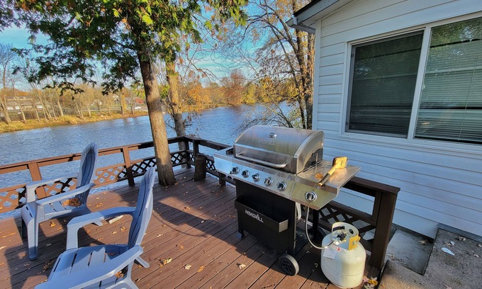 Marmora Cottage | Cozy waterfront cottage with patio and firepit!