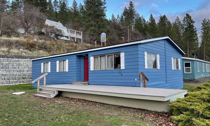 Harrison House | Cozy, waterfront home on Lake Coeur d'Alene - walk to downtown Harrison
