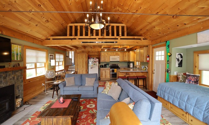 Rumney House | Cozy Waterfront Home Overlooking Stinson Lake (SL2439R)