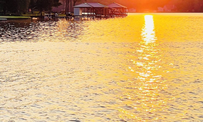 Murchison House | Cozy waterfront Lakehouse with a nice view of Callender lake near Canton TX!