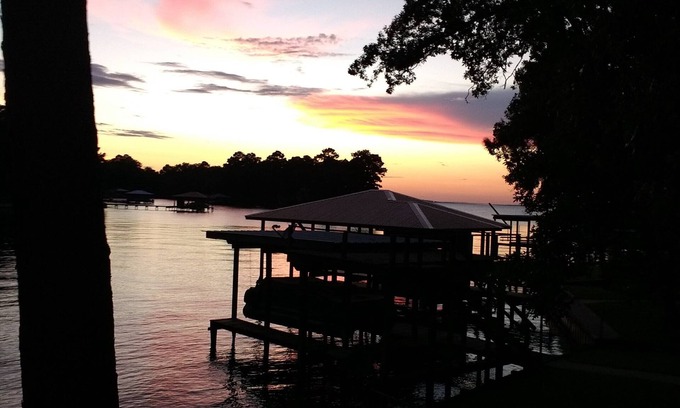 Blanchard House | Cozy Waterfront Nestled In A Peaceful Cove Great For Swimming And Fishing +WiFi