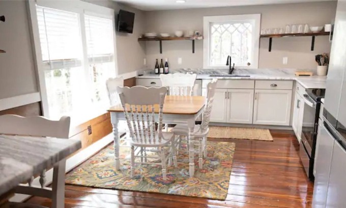 Lanexa Cottage | Cozy waterfront newly renovated cottage!
