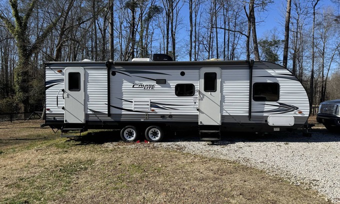 Modoc RV Rental | Cozy Waterfront RV Site for Masters Week