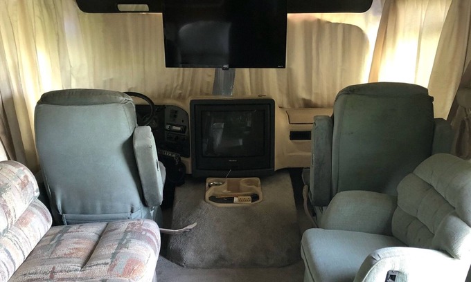 Inverness House | Cozy waterfront RV at Sleepy Hollow Fish Camp
