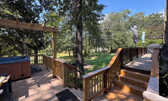 Longtown Apartment | Cozy Waterfront Studio with hot tub in Longtown