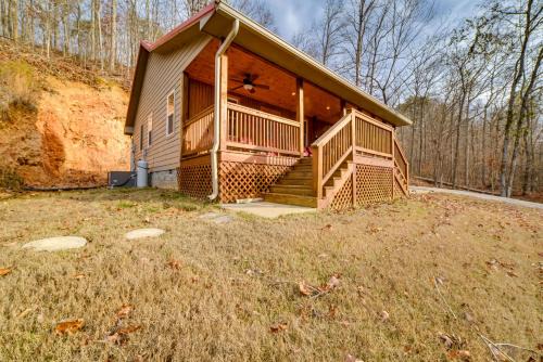 Waverly House | Cozy Waverly Cabin with Fireplace and Deck!