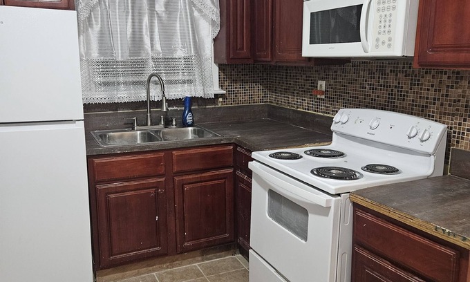 Williamsbridge Apartment | Cozy welcome warm stay