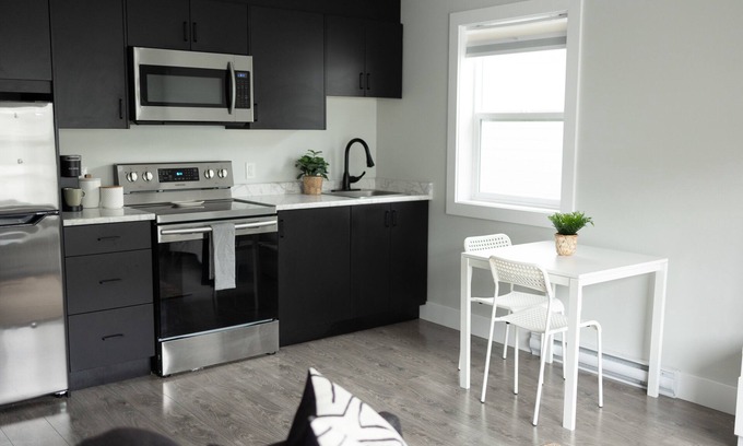 Langford House | Cozy west coast suite five minutes from the beach