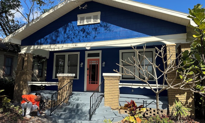 Tampa House | Cozy West Tampa Bungalow is just minutes away from all of Tampa's attractions.