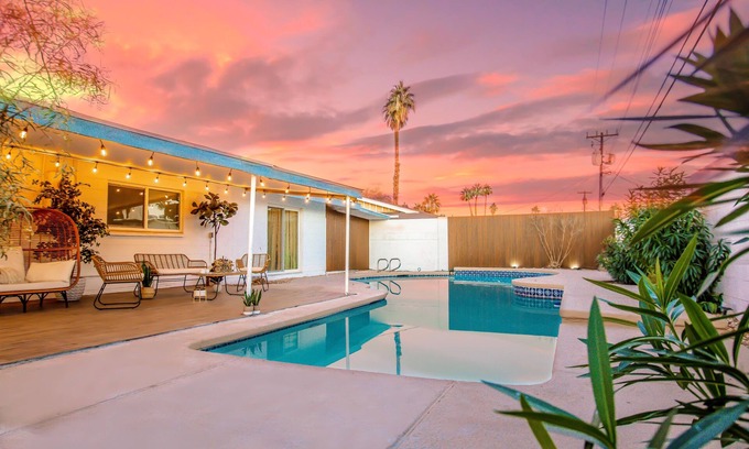 Winchester House | Cozy western retreat house, Las Vegas