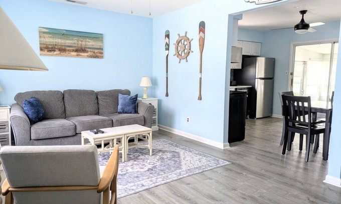 Villas House | Cozy White Cottage by the Bay
