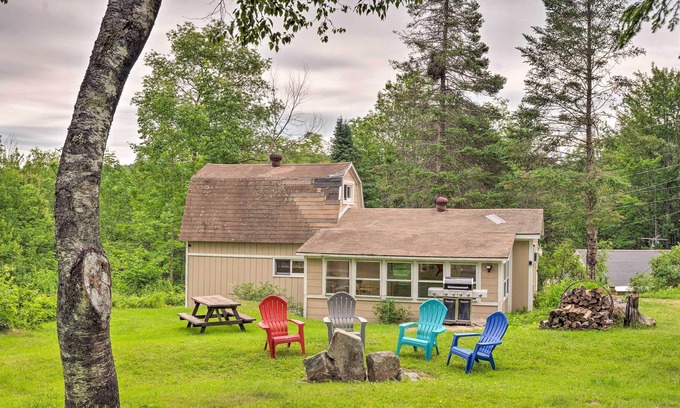 Lisbon Cabin | Cozy White Mountains Getaway w/ Wood Fire Pit