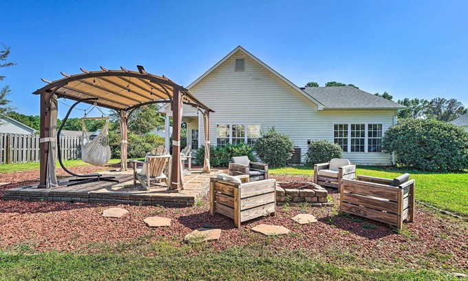 Murraysville House | Cozy Wilmington Bungalow ~ 6 Mi to Beaches!